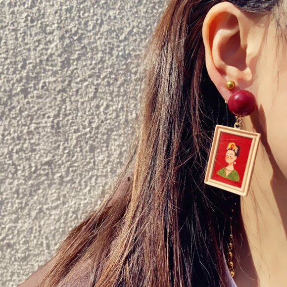 NEW Frida Kahlo Framed Portrait Red Drop Earrings Mexican Artist - Picture 1 of 4